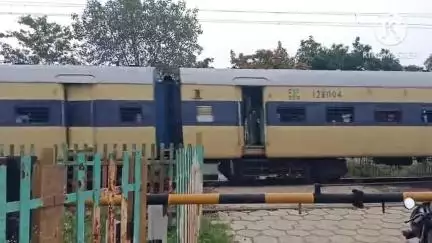 পুরুলিয়া ২: প্রযুক্তিগত কাজের জন্য ২ জুলাই ঝাড়গ্রাম ধানবাদ রুটে ১ জোড়া মেমু এক্সপ্রেস বাতিল থাকবে