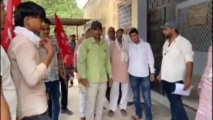 राजगढ़: राजगढ में स्मार्ट मीटर लगाने के विरोध में किसान सभा ने किया प्रदर्शन, अधिशासी अभियंता को सौंपा ज्ञापन, आंदोलन की चेतावनी