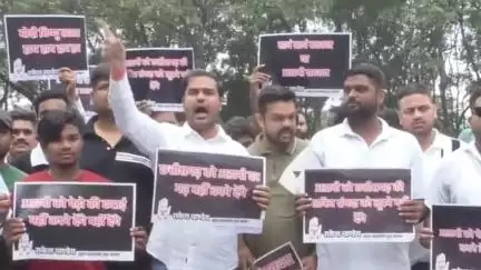 रायगढ़: मुड़ागांव जंगल की कटाई के खिलाफ काली पट्टी लगाकर युवा कांग्रेस ने कलेक्टर कार्यालय किया प्रदर्शन