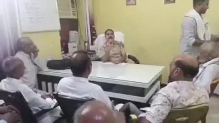 मांगरौल: मांगरोल थाना में थाना प्रभारी की अध्यक्षता में मोहर्रम को देखते हुए सीएलजी सदस्यों की बैठक का आयोजन हुआ