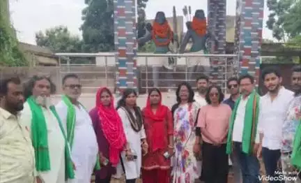 मधुपुर: मधुपुर में हूल दिवस पर झामुमो ने संथाल विद्रोह के नायकों को नमन किया, कहा- शहादत हमेशा प्रेरित करेगी