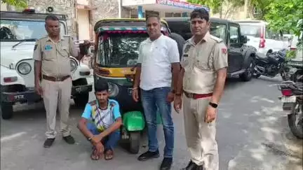 जयपुर: मालवीय नगर थाना पुलिस ने चोरी का ऑटो खरीदने वाले एक बदमाश को किया गिरफ्तार, आरोपी के कब्जे से चोरी का एक ऑटो बरामद
