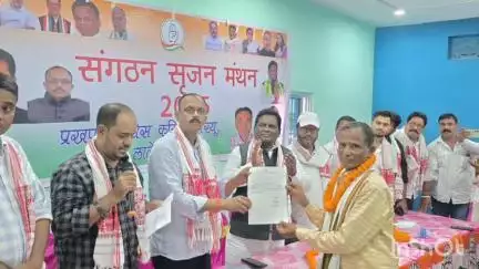 गारू: सरयू प्रखंड कांग्रेस कमिटी के तत्वाधान में संगठन सृजन 2025 कार्यक्रम का सरयू प्रखंड मुख्यालय में आयोजन