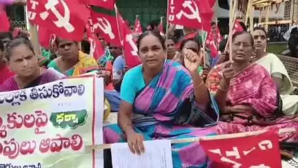 ఆరు నెలలుగా వేతనాలు ఇవ్వకపోతే ఎలా బ్రతకాలి ఆయాలు ఆవేదన
