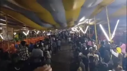 रफीगंज: बिहार बदलाव यात्रा के तहत प्रशांत किशोर रफीगंज शहर के आर बी आर खेल मैदान पहुंचे, सभा को किया संबोधित