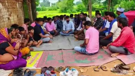 मधुपुर: कल्याणपुर में भीम आर्मी की बैठक, दलित बच्चे से दुर्व्यवहार मामले में कार्रवाई की मांग