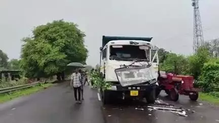 सिलवानी: सिलवानी-सुल्तानगंज स्टेट हाइवे पर बड़ा हादसा: सियरमऊ में तेज़ रफ़्तार डंपर खड़े डंपर से टकराया, चालक बाल-बाल बचा