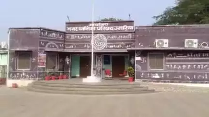 बांधवगढ़: नगर पालिका उमरिया ने स्टेशन रोड से अस्थाई अतिक्रमण हटाया