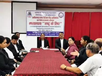 सूरजपुर: जिला न्यायालय में आज 'राष्ट्र के लिए मध्यस्थता' अभियान (1 जुलाई 2025 से 7 अक्टूबर 2025) को लेकर बैठक का आयोजन हुआ