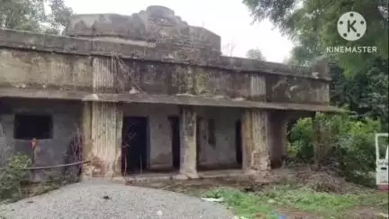 खैरागढ़ के जमातपारा में जर्जर टीबी हॉस्पिटल बना नशेड़ियों का अड्डा, मोहल्लेवासी प्रशासन से नाराज #jansamasya