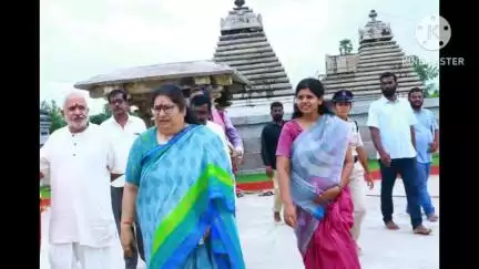 నల్గొండ: పానగల్లు ఛాయా సోమేశ్వర దేవాలయంలో ప్రత్యేక పూజలు నిర్వహించిన దేవాదయ చేనేత జౌళి శాఖల ప్రిన్సిపల్ సెక్రెటరీ శైలజ రామయ్యర్