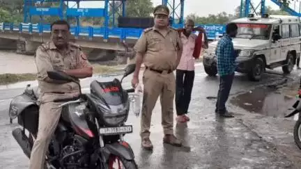 हैदरगढ़: पोखरा चीनीमिल के पीछे स्थित रेगुलेटर पर नहर में तैरता मिला अज्ञात युवक का शव, जांच में जुटी पुलिस