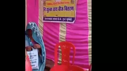 पवई: पुरैना ग्राम में जेके सीमेंट पन्ना द्वारा सीएसआर के तहत ज्वार हरा चारे के बीज वितरित