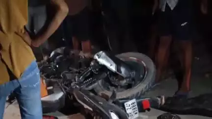 रोहतास: रोहतास के बकनौरा में बाइक और ट्रैक्टर की टक्कर, दो लोग हुए घायल