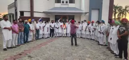 ਬਾਘਾ ਪੁਰਾਣਾ: ਜਥੇਦਾਰ ਤੀਰਥ ਸਿੰਘ ਮਹੱਲਾ ਦੇ ਕੋਰ ਕਮੇਟੀ ਮੈਂਬਰ ਨਿਯੁਕਤ ਕੀਤੇ ਜਾਣ ਤੇ ਹਲਕਾ ਨਿਹਾਲ ਸਿੰਘ ਵਾਲਾ ਦੀ ਸੰਗਤ ਨੇ ਕੀਤਾ ਸਨਮਾਨ
