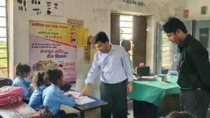 औराई: गोपालपुर चंदवारा उत्क्रमित मध्य विद्यालय का डीएम ने किया निरीक्षण, दिए कई निर्देश