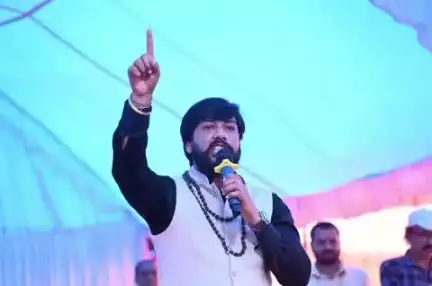 आरंग: आरंग विधानसभा क्षेत्र अंतर्गत अमोदी शासकीय विद्यालय प्रांगण में विकासखंड स्तरीय शाला प्रवेश उत्सव का आयोजन हुआ
