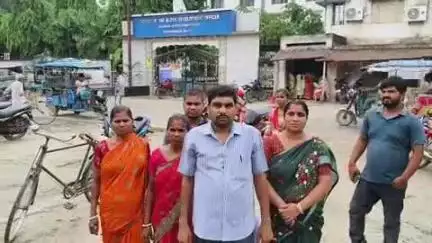 কালিয়াচক ৩: সাহাবানচকে গ্রামের মধ্যেই রয়েছে পোল্ট্রি মুরগির ফার্ম, দুর্গন্ধের কারণে অতিষ্ঠ গ্রামবাসীরা,অভিযোগ
#janasamasya