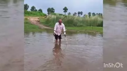 मेसकौर: नोनी गांव के स्कूल का हाल बेहाल,130 बच्चे और शिक्षक रोज पानी-कीचड़ से होकर पहुंचते हैं स्कूल,, #janmsamasya