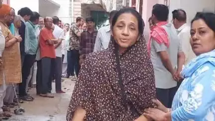 सीमलवाड़ा: सीमलवाड़ा कस्बे में एक पिता के निधन पर दो बेटियों ने निभाया बेटे का धर्म, अंतिम संस्कार की सभी रस्में निभाई