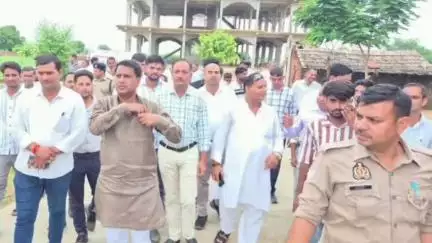 फतेहाबाद: फतेहाबाद के ग्राम रूपपुर में देवनारायण मंदिर परिसर में पूर्व मंत्री ने मां के नाम रोपा एक पौधा, हुआ वृहद पौधारोपण