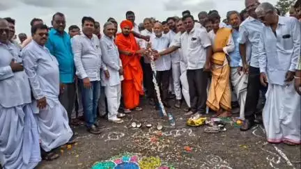 ಕೊಪ್ಪಳ: ಅಳವಂಡಿಯಲ್ಲಿ ಡಾ. ಬಿ ಆರ್ ಅಂಬೇಡ್ಕರ್ ಬಾಲಕಿಯರ ವಸತಿ ನಿಲಯ ಕಟ್ಟಡ ನಿರ್ಮಾಣದ ಕಾಮಗಾರಿಗೆ ಶಾಸಕ ರಾಘವೇಂದ್ರ ಹಿಟ್ನಾಳರಿಂದ ಅಡಿಗಲ್ಲು