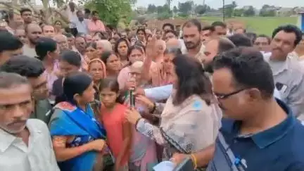 कामठी: वडोदा उपविभाग महावितरण कार्यालयावर स्थानीय नागरिकांचा मोर्चा