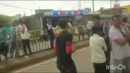 पाटन: पाटन शाहपुरा रोड पर युवक का हंगामा, देखने वालों की लगी भीड़, पाटन पुलिस ने अस्पताल पहुंचाया