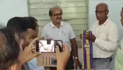 ଛତ୍ରପୁର: ରମ୍ଭା ଶ୍ରୀଜଗନ୍ନାଥ ଡିଗ୍ରୀ ମହାବିଦ୍ୟାଳୟରେ ଅର୍ଥନୀତି ଅଧ୍ୟାପକଙ୍କୁ ବିଦାୟ କାଳୀନ ସମ୍ବର୍ଦ୍ଧନା