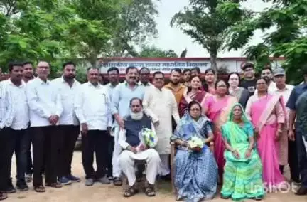 बैकुंठपुर: शासकीय उच्चतर कन्या विद्यालय पटना की शिक्षिका मंजू शर्मा सेवानिवृत्त हुईं, नगरवासियों ने मिलकर दी विदाई