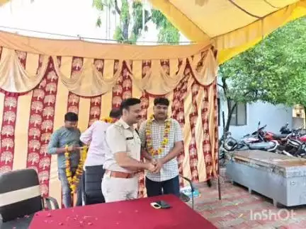 बल्देवगढ़: पलेरा थाना में पदस्थ पुलिसकर्मियों का अन्य जगह स्थानांतरण होने पर थाना परिसर में कार्यक्रम आयोजित किया गया