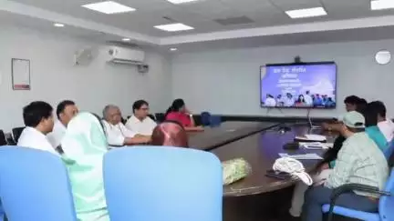 गुनौर: जल गंगा संवर्धन अभियान: पन्ना कलेक्ट्रेट के एनआईसी कक्ष में लाइव जुड़े अधिकारी