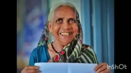 डौण्डीलोहारा: जिले के ग्राम सहगांव में आयोजित शिविर में बुजुर्ग महिला जोहतरीन बाई पिस्दा ने बनवाया अपना आयुष्मान कार्ड