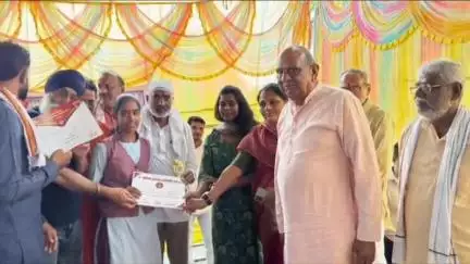 बनखेड़ी: पूर्व शिक्षक की स्मृति में कैरियर मार्गदर्शन प्रतिभा सम्मान समारोह आयोजित, सांसद ने पुस्तकालय खोलने की घोषणा की