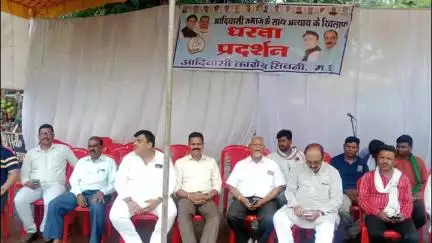 सिवनी: अंबेडकर चौक में मप्र में आदिवासी वर्ग के साथ हो रहे अन्याय के विरोध में "जीवन सत्याग्रह आंदोलन" का हुआ आयोजन
