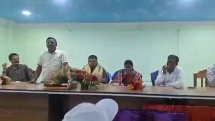 ଆନନ୍ଦପୁର: ହାଟଡିହି ବ୍ଲକ କାର୍ଯ୍ୟାଳୟ ପରିସରରେ ସହକାରୀ ନିର୍ବାହୀ ଯନ୍ତ୍ରୀଙ୍କୁ ଅବସରକାଳୀନ ସମ୍ବର୍ଦ୍ଧନା ପ୍ରଦାନ