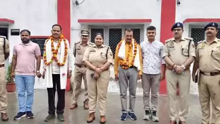 गौरीगंज: पुलिस कार्यालय में पुलिस अधीक्षक ने अधिवर्षता आयु पूर्ण कर सेवानिवृत्त होने वाले अधिकारियों को दी विदाई