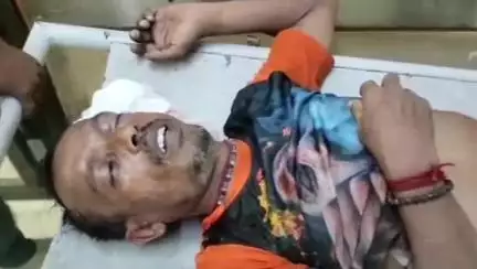 মোহনপুর: বরদোয়ালিতে বিদ্যুৎ পরিবাহিতারের কাজ করতে গিয়ে গাড়ির ধাক্কায় গুরুতর জখম বিদ্যুৎ কর্মী