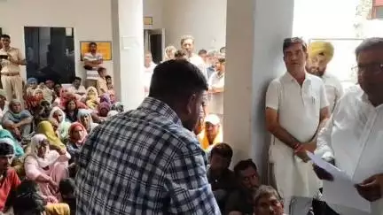 टिब्बी: टिब्बी में पानी निकासी की मांग को लेकर नागरिकों ने नगरपालिका के समक्ष धरना-प्रदर्शन किया, वार्ता के बाद धरना खत्म