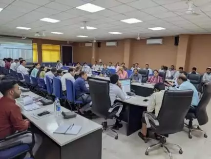 अलीराजपुर: कलेक्टर बेडेकर ने ज़िला में कहा, कर्मचारियों की पदोन्नति की कार्यवाही पूर्ण करें