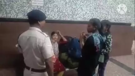 साहिबगंज: रेल पुलिस व आरपीएफ टीम ने साहिबगंज रेलवे स्टेशन पर दिल्ली जा रही 5 युवतियों से की पूछताछ