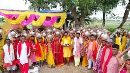 हलसी: सढ़ा गांव में अखंड रामधुनी को लेकर निकाली गई कलश शोभायात्रा
