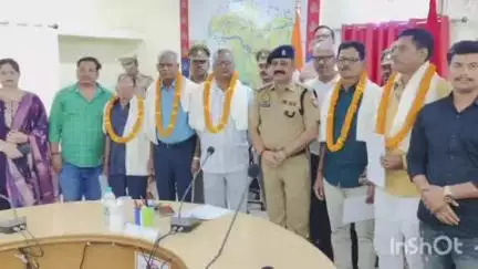 रॉबर्ट्सगंज: पुलिस लाइन में सीओ सदर रणधीर मिश्रा ने सेवानिवृत्त होने वाले एक निरीक्षक, 3 एसआई और एक अनुचर को दी भावभीनी विदाई