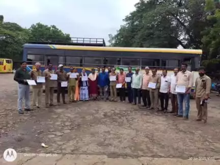 రాజమండ్రి సిటీ: ఉత్తమ ప్రతిభ కనబరిచే డ్రైవర్లు కండక్టర్లకు నిరంతర ప్రోత్సాహం రాజమండ్రి ఆర్టీసీ డిపో మేనేజర్ మాధవ్
