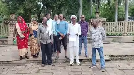 कटनी नगर: कटनी: बड़वारा क्षेत्र के नन्हवारा खुर्द में युवक की हत्या के मुख्य आरोपी गिरफ्तार नहीं, परिजन पहुँचे एसपी ऑफिस