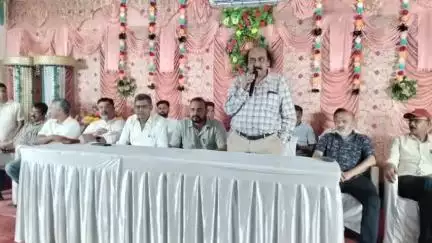 નડિયાદ: અમૂલ ડેરીની ચૂંટણી સંદર્ભે શ્રીજી પાર્ટી પ્લોટ ખાતે મતદારો, દૂધ મંડળીઓના ચેરમેન અને સેક્રેટરીઓ સાથે મીટીંગ યોજાઇ