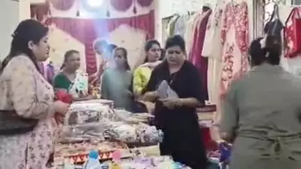 गुमला: रौनियार भवन में मारवाड़ी मंच प्रेरणा शाखा की महिलाओं ने सावन मेला का आयोजन किया