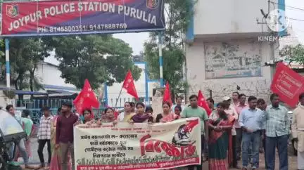জয়পুর: জয়পুর থানার গেটে বিক্ষোভ ক্যালকাটা ল কলেজ ঘটনার প্রতিবাদে