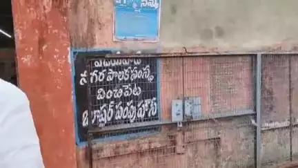 ప్రజలకు ఆటంకం కలిగిస్తే శాఖ పరమైన చర్యలు తప్పవు: కార్పొరేటర్