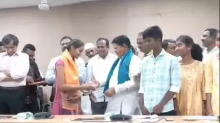 నిజామాబాద్ సౌత్: కలెక్టరేట్లో ఎస్సెస్సీ టాపర్లను సన్మానించిన ఎమ్మెల్యేలు, కలెక్టర్